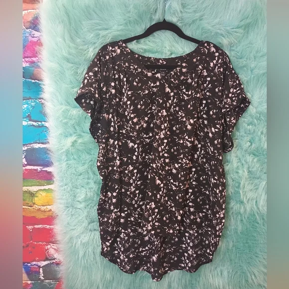 Simply Vera Vera Wang Black and Gray V-Neck Floral Blouse Size XXL - Picture 4 of 10